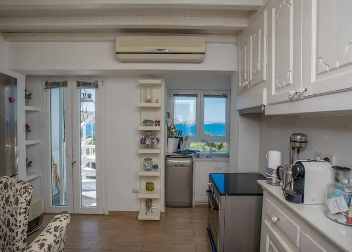 Delightful Mykonian Cycladic In Old Town Apartment